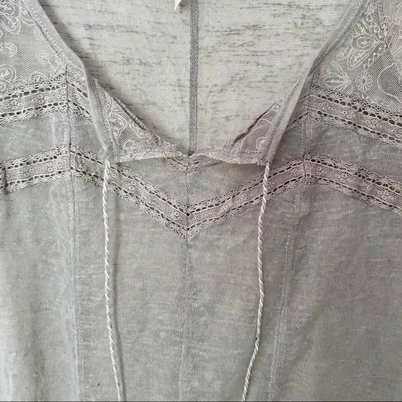 Women’s Shirt with lace shoulder and front - XL - Picture 3 of 8